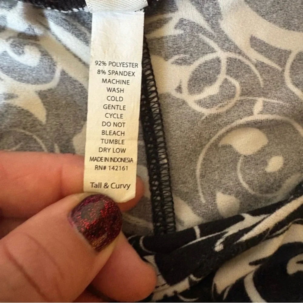 LuLaRoe Leggings Swirl Pattern Womens Tall & Curvy Black White EUC pre-owned HTF